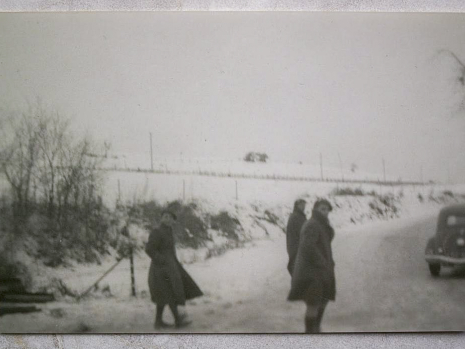 Ligne Maginot - 109 - PETIT REMILLY - (Blockhaus lourd type STG / STG-FCR - Double) - Des personnels du 147° RIF sur la route à proximité du blockhaus en construction - Inconnu