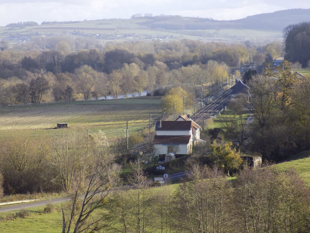 Ligne Maginot - 106 - PONT-MAUGIS - (Blockhaus lourd type STG / STG-FCR - Double) - Le 106 à droite, Bb115 à gauche, pris de nord-ouest - R Tucker