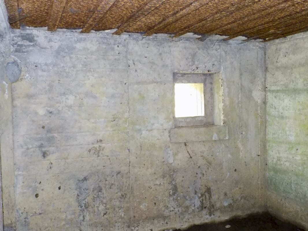 Ligne Maginot - 107 - LONGUES ORGIERES - (Blockhaus lourd type STG / STG-FCR - Double) - Créneau FM vers l'arrière - R Tucker