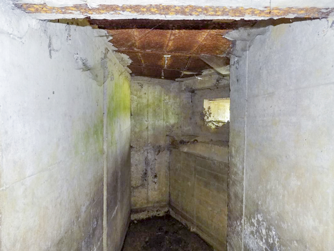 Ligne Maginot - 107 - LONGUES ORGIERES - (Blockhaus lourd type STG / STG-FCR - Double) - Vers le créneau d'observation - R Tucker