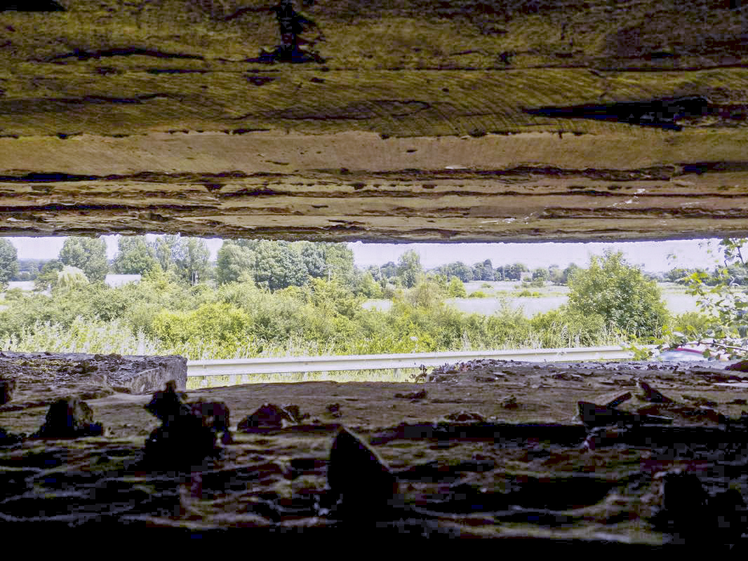 Ligne Maginot - 107 - LONGUES ORGIERES - (Blockhaus lourd type STG / STG-FCR - Double) - Vue du créneau observation vers le nord-est. - R Tucker