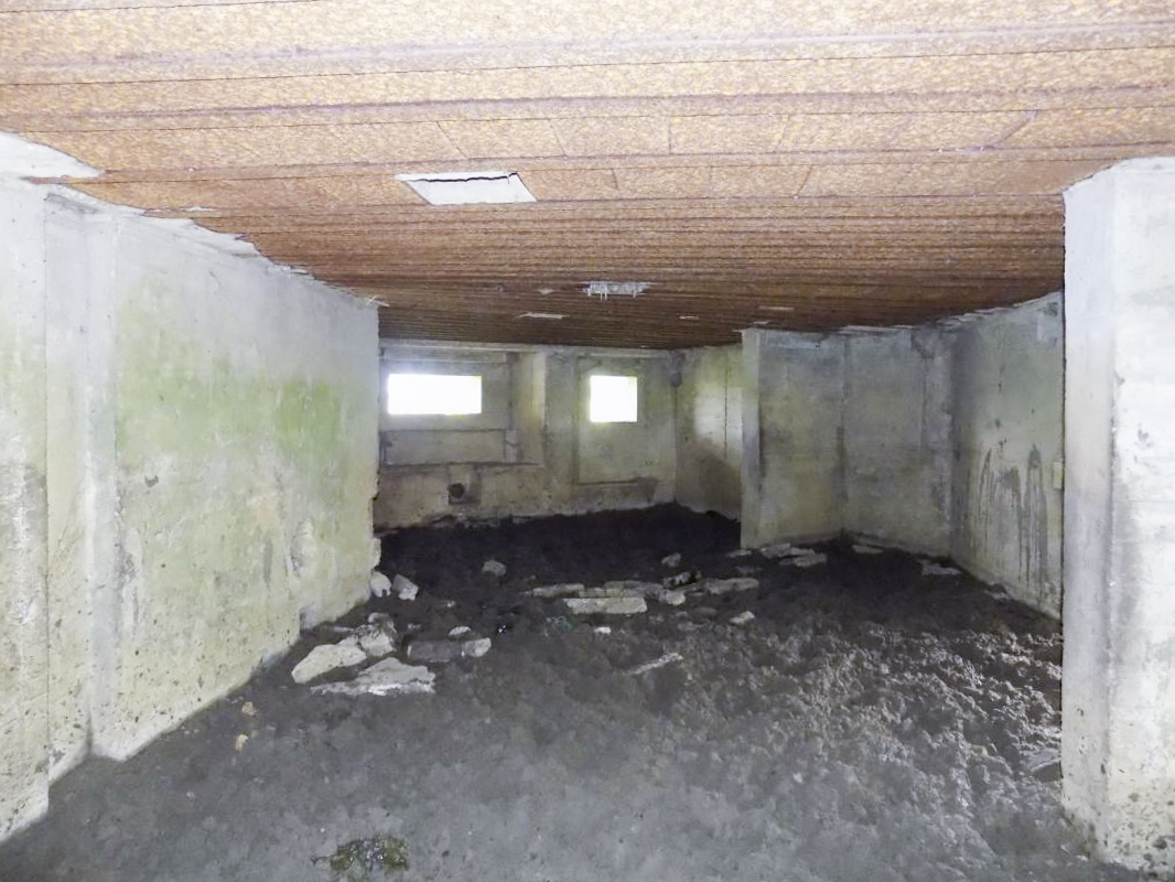 Ligne Maginot - 107 - LONGUES ORGIERES - (Blockhaus lourd type STG / STG-FCR - Double) - Les créneaux, face droite - R Tucker