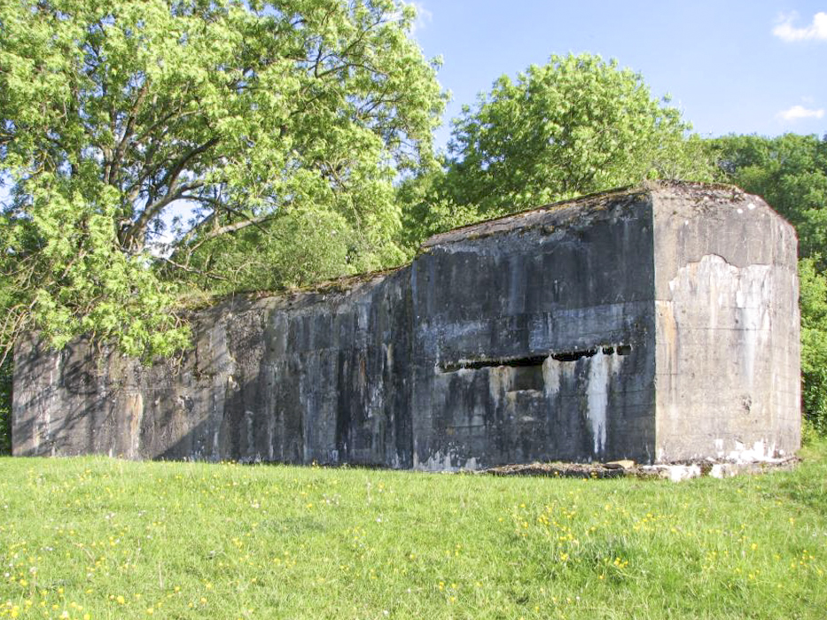 Ligne Maginot - 102 - FOSSE COLIN NOIZET - (Blockhaus lourd type STG / STG-FCR - Double) - La façade du blockhaus , le poste d'observation frontal est visible à droite. - J-F ALTHAUS - MMHA