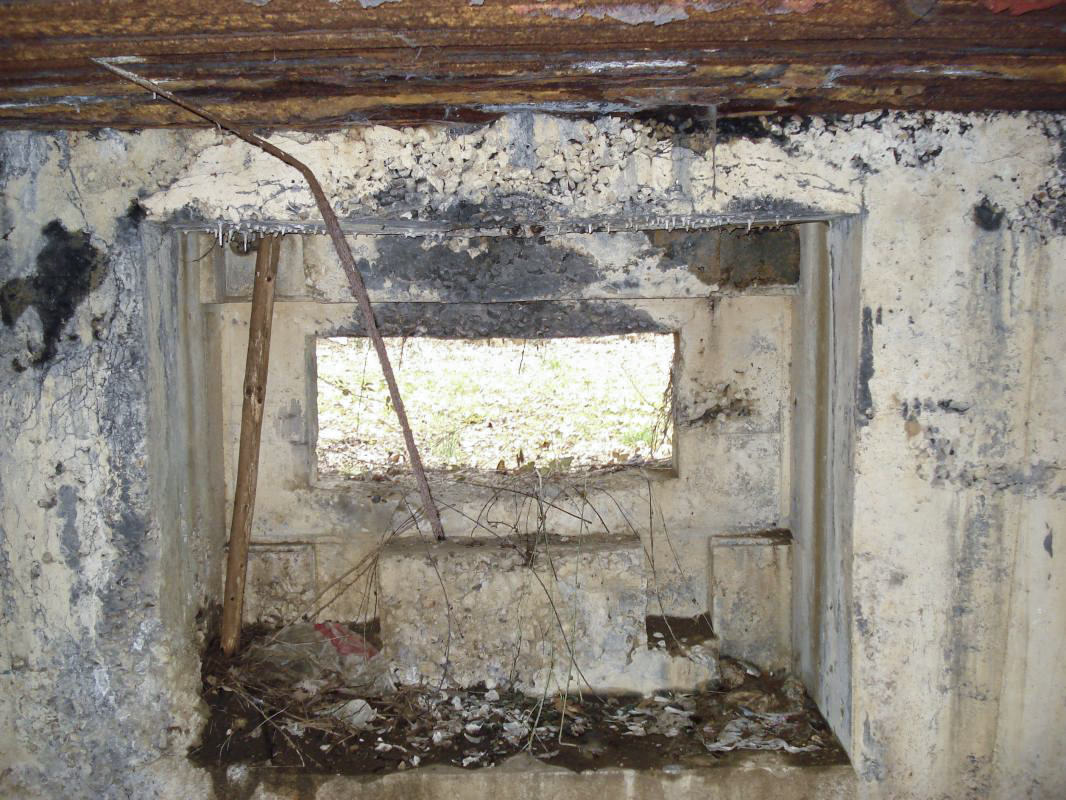 Ligne Maginot - 211 - FAUBOURG DE CASSINE - (Blockhaus pour canon) - Intérieur, créneau antichar - R Tucker