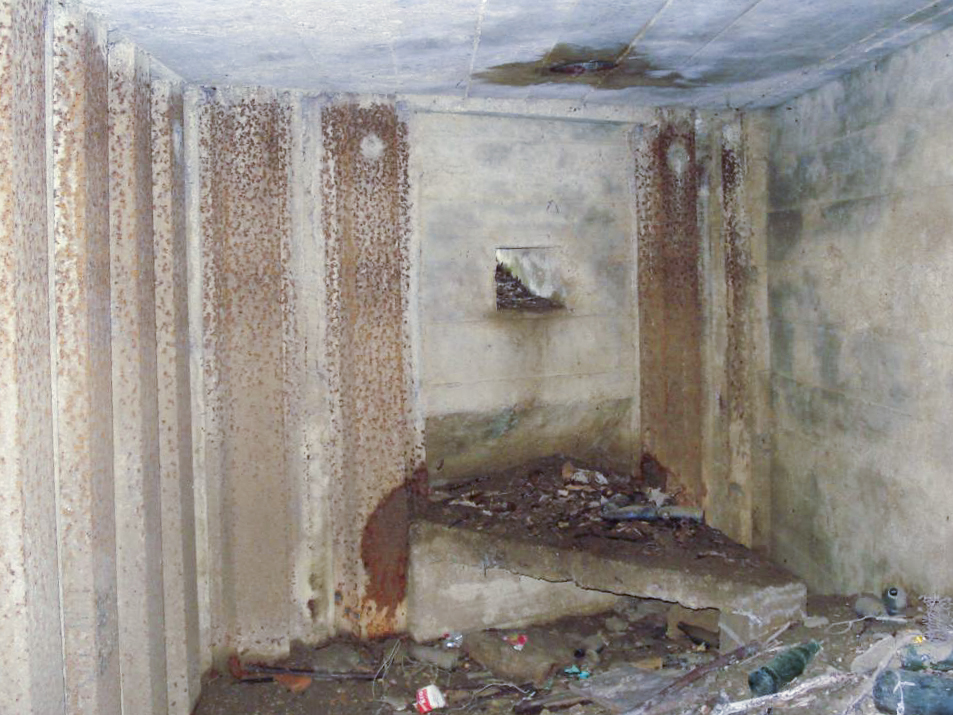 Ligne Maginot - FAUBOURG DE CASSINE 2 - (Blockhaus pour arme infanterie) - L’intérieur, droite - R Tucker