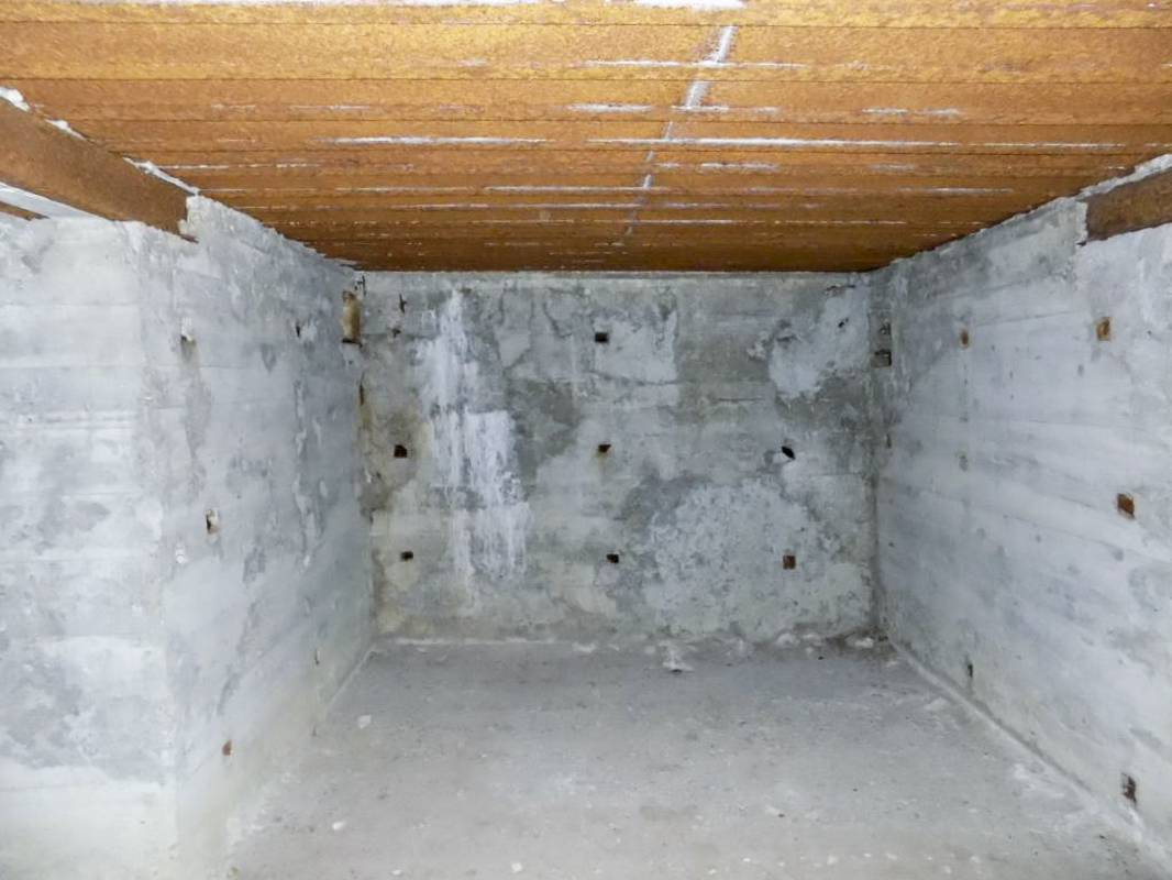 Ligne Maginot - LA BERLIERE (55° CA) - (PC de Secteur) - Vue du moitié d'une bureau/salle typique (vers le nord-est), pris du couloir central - Richard Tucker