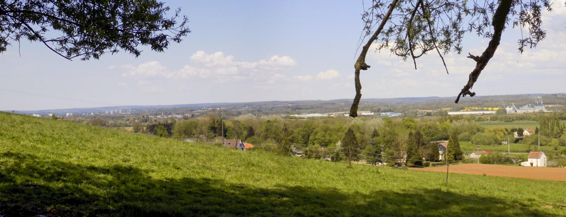 Ligne Maginot - P2 - TERRE LACOUE EST - (Blockhaus pour arme infanterie) - Vue vers le nord; de Sedan à Bazeilles - R Tucker