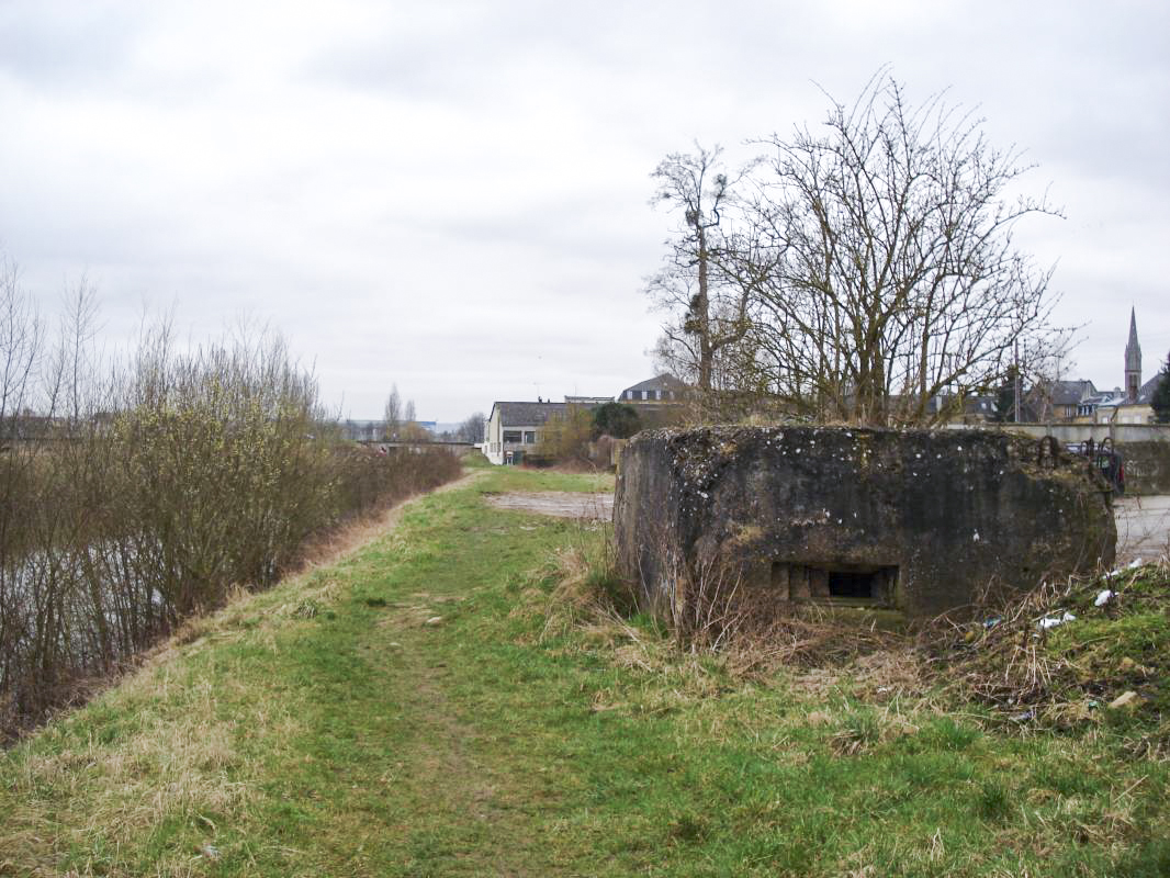 Ligne Maginot - RUE DES ECOLES - (Blockhaus pour arme infanterie) -  - R Tucker