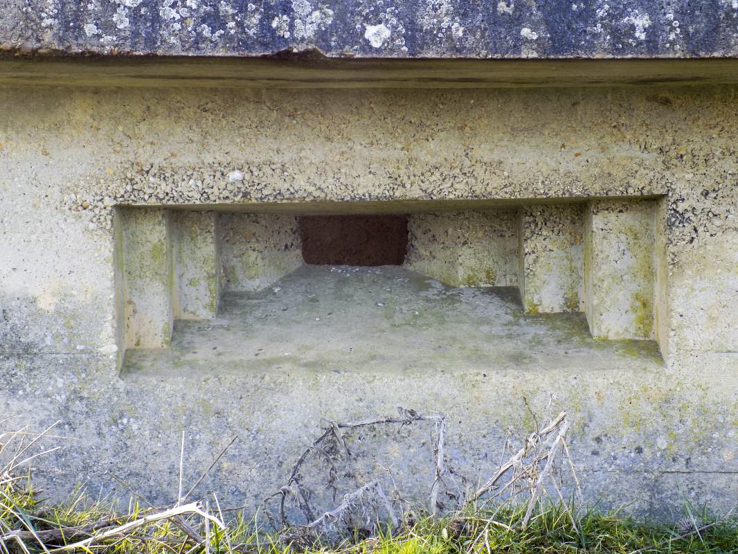 Ligne Maginot - PETIT REMILLY OUEST - (Observatoire d'infanterie) - Créneau face frontale droite - R Tucker
