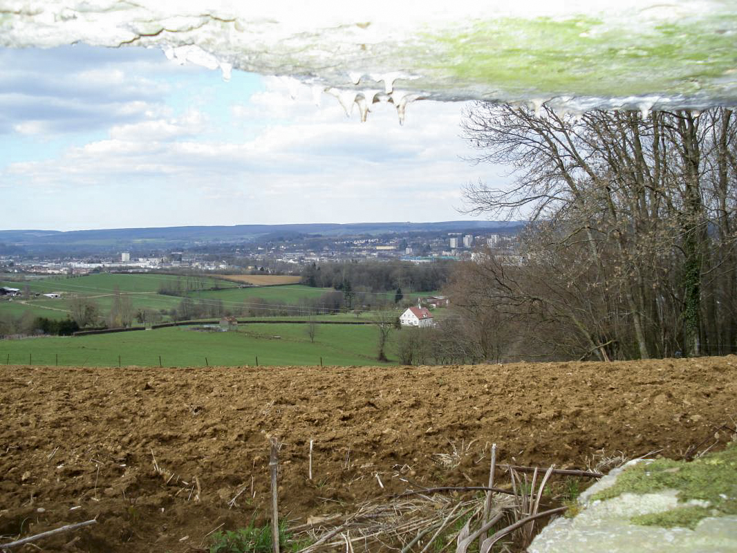 Ligne Maginot - 221 - LA VASALLEE SUD - (Blockhaus pour canon) - Vue vers Sedan, pris de l'embrasure - R Tucker