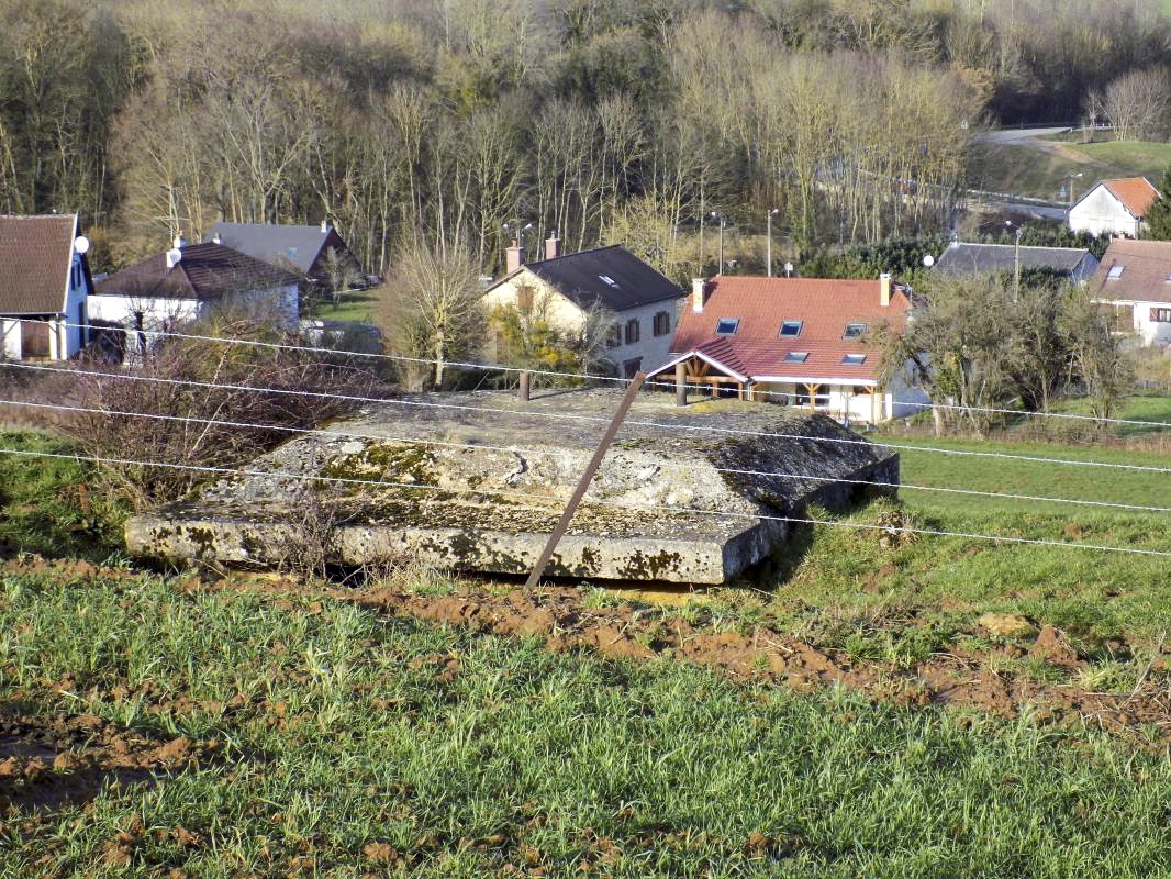 Ligne Maginot - R3 - RESERVOIR DU PAQUIS EST - (Blockhaus pour arme infanterie) - Pris de l’arrière - R Tucker