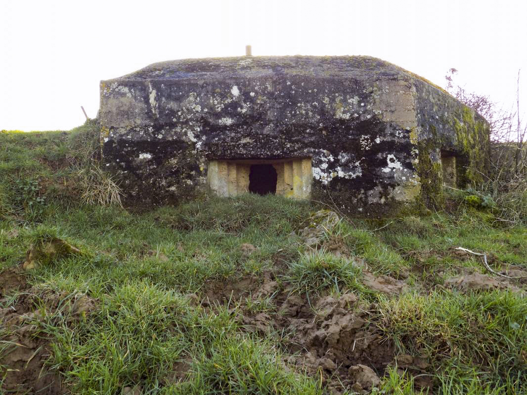 Ligne Maginot - R3 - RESERVOIR DU PAQUIS EST - (Blockhaus pour arme infanterie) - Face frontale - R Tucker
