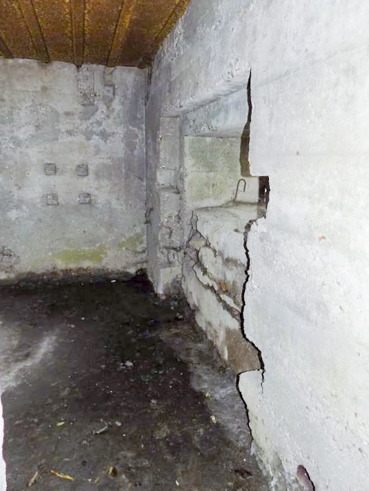 Ligne Maginot - 220 - WADELINCOURT NORD-EST - (Blockhaus pour canon) - L'entrée AC, bloqué avec du béton - R Tucker