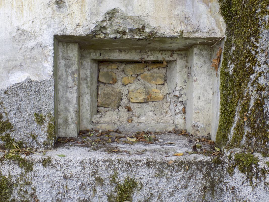 Ligne Maginot - 300 - CANAL DES ARDENNES - (Blockhaus pour arme infanterie) - Face droite, créneau droite - R Tucker