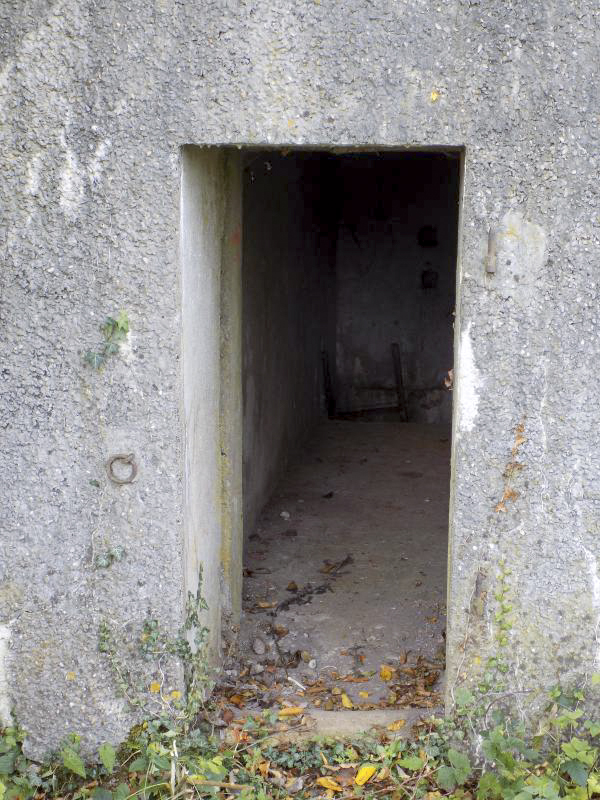 Ligne Maginot - 300 - CANAL DES ARDENNES - (Blockhaus pour arme infanterie) - L'arrière, l'entrée - R Tucker