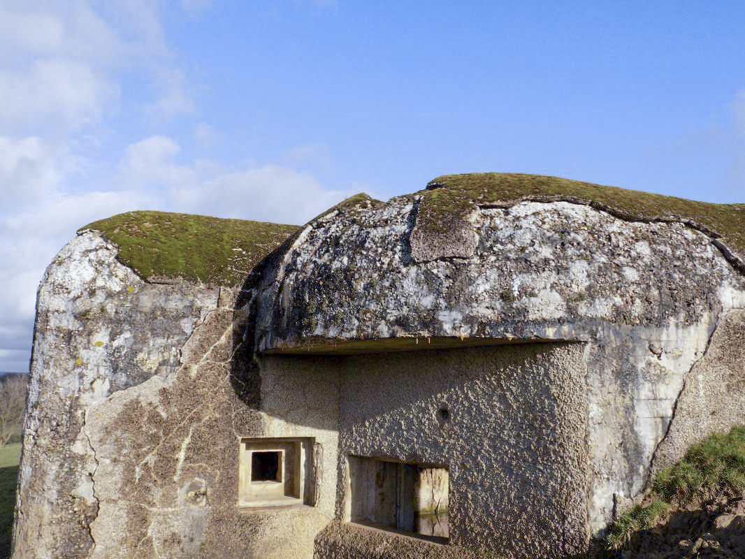 Ligne Maginot - BELLEVUE - (Casemate d'artillerie) - Les créneaux - R Tucker