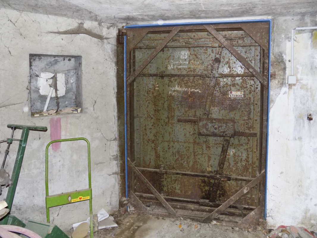 Ligne Maginot - MF8 - K - LA GREVE - (Poste GRM - Maison Forte) - Créneau FM angle droite et l'arrière, et porte AC. - R Tucker