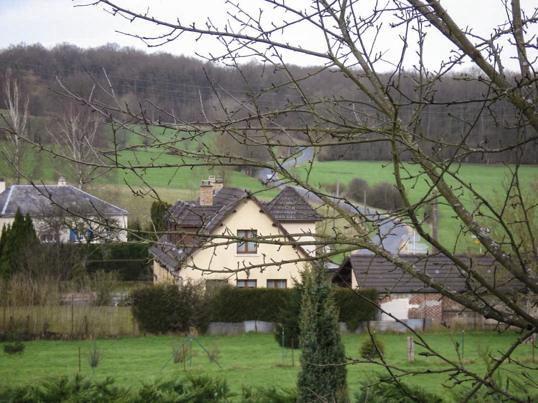 Ligne Maginot - MF9 - L - MONTIMONT - (Poste GRM - Maison Forte) - Vue nord vers le carrefour avec DMP - R Tucker