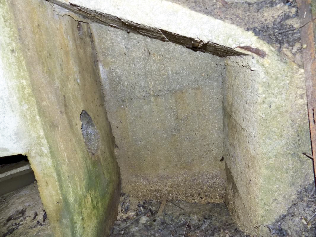 Ligne Maginot - 32A - SAINT OEUVRE - (Blockhaus pour canon) - Niche l’arrière droite - R Tucker