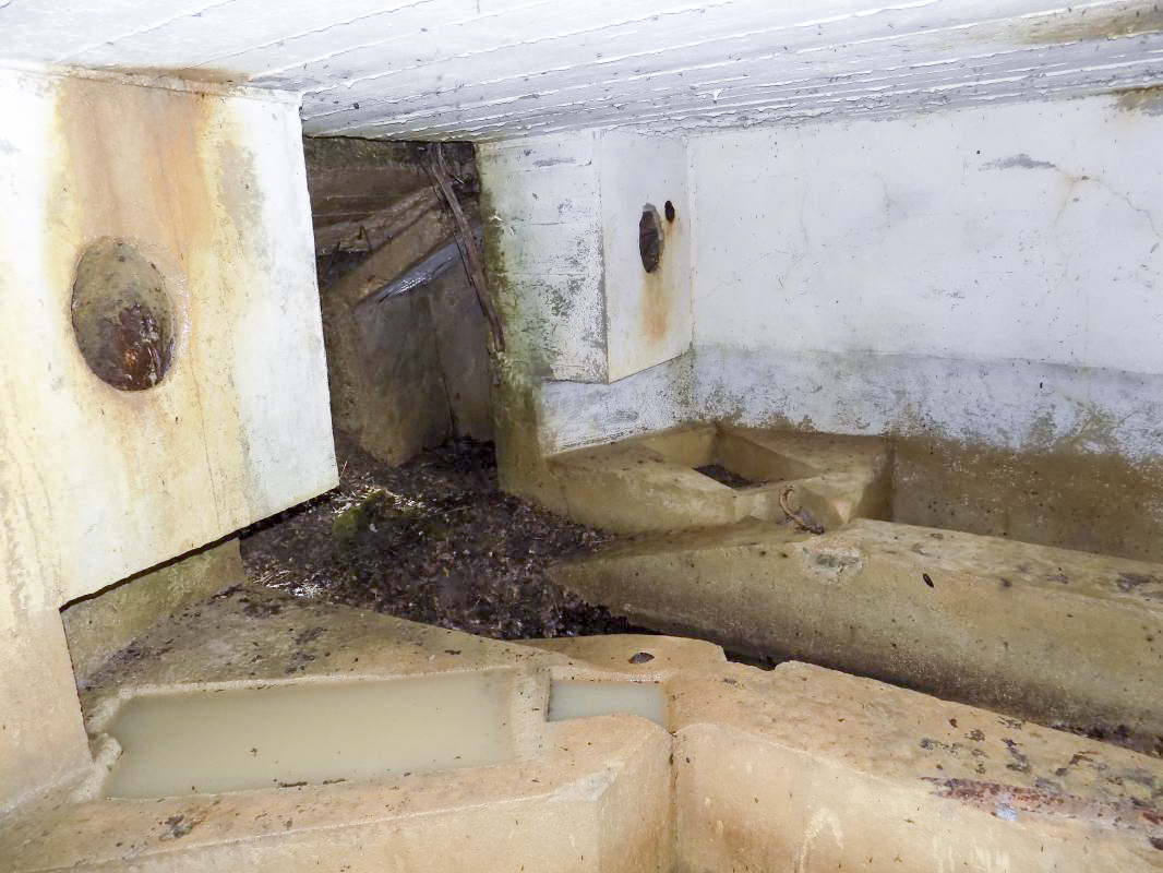 Ligne Maginot - 32A - SAINT OEUVRE - (Blockhaus pour canon) - Vers l'entrée - R Tucker