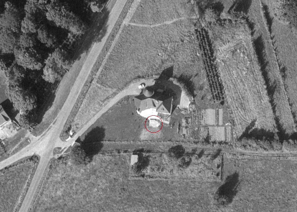 Ligne Maginot - 33A - HANNOGNE - (Blockhaus pour canon) - Le bloc en 1978, dont on ne voit plus que la dalle, intégrée à la terrasse de la maison. - IGN