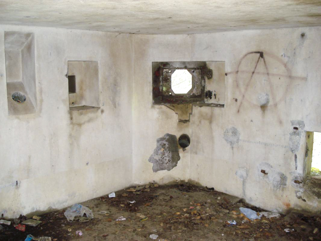 Ligne Maginot - MF11 - N - LA HATRELLE - (Poste GRM - Maison Forte) - L'intérieur, angle frontal/gauche - R Tucker
