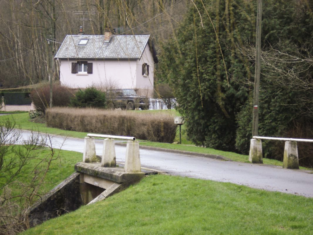 Ligne Maginot - MF12 - O - Q - OLLY - (Poste GRM - Maison Forte) - Vue vers le sud, pris du pont - R Tucker