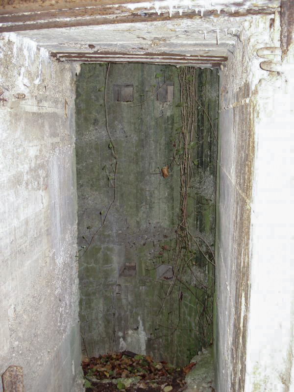 Ligne Maginot - CEZF-33  - LE DEFFOY - (Casemate d'infanterie - double) - L'accès bas de la  cloche - R Tucker