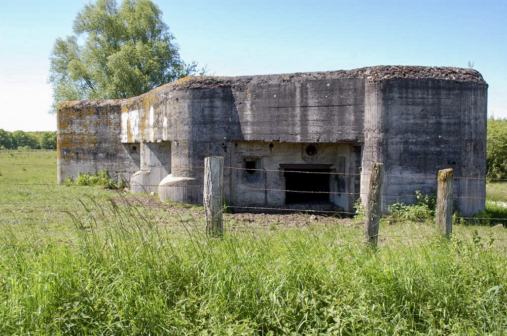 Ligne Maginot - CEZF-40 - FORET DE MANGIENNES - (Casemate d'infanterie) -  - Christian RICHON-Devoitine520