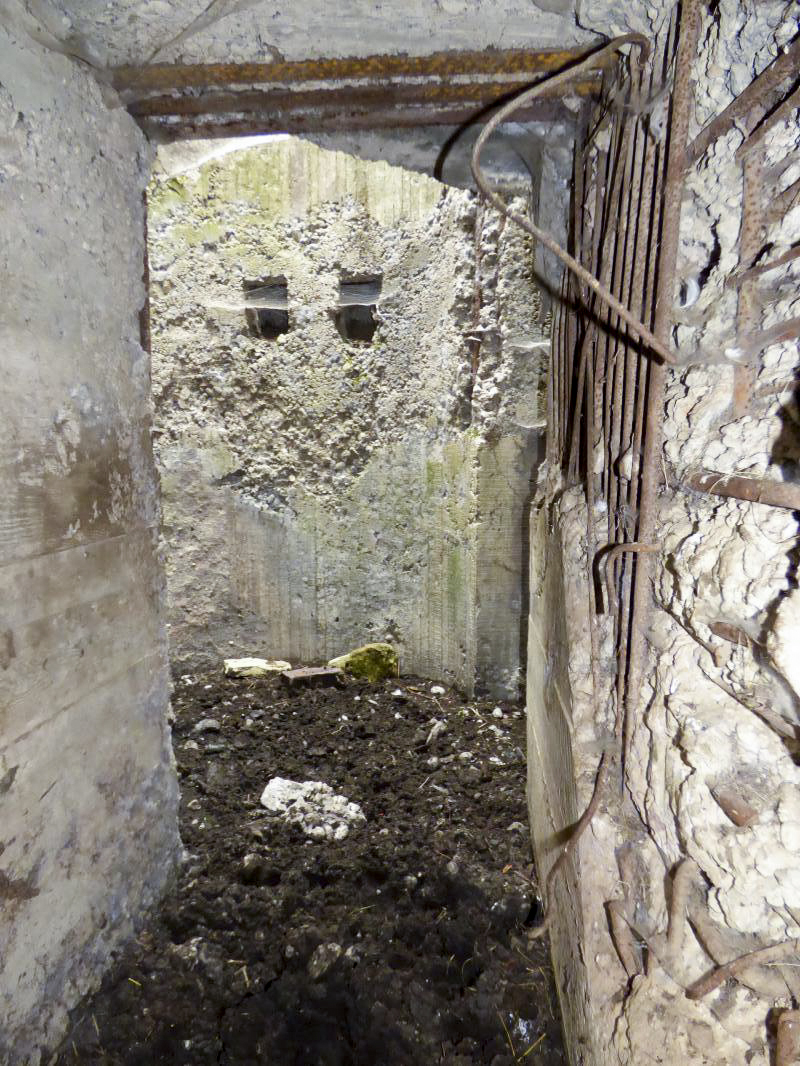 Ligne Maginot - CEZF-40 - FORET DE MANGIENNES - (Casemate d'infanterie) - L'emplacement de la cloche - JMBrams