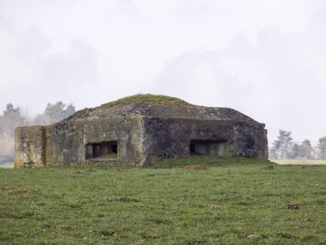 Ligne Maginot - R7 - PAMBOUR - (Blockhaus pour arme infanterie) - Faces droite et frontale - R Tucker