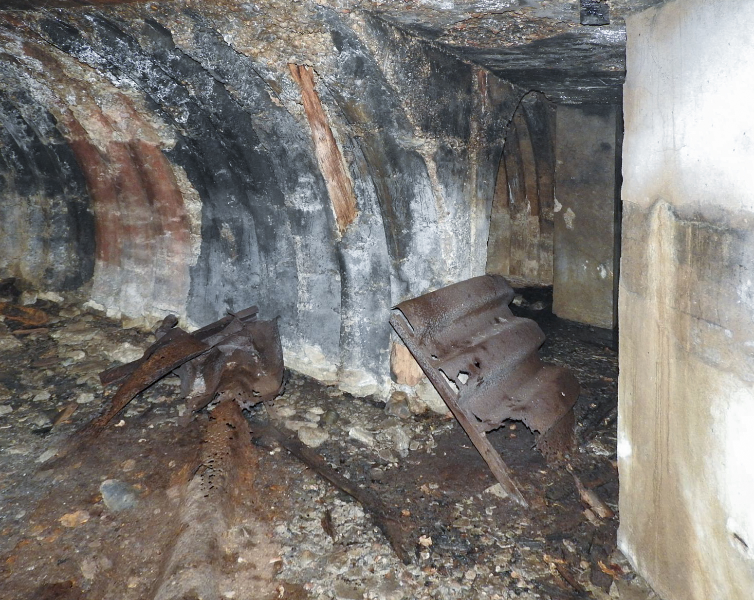 Ligne Maginot - BEWINKEL (I/174° RMIF) - (PC de Quartier) - L'intérieur du PC formé de deux casemates sous tôles métro. - STENGER Mathieu