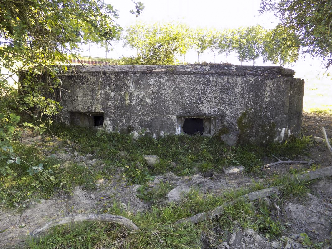 Ligne Maginot - 5 - BELLEVUE SUD - (Blockhaus pour arme infanterie) - Face frontale.
A noter, le créneau droit tire légèrement vers le droite. - R Tucker