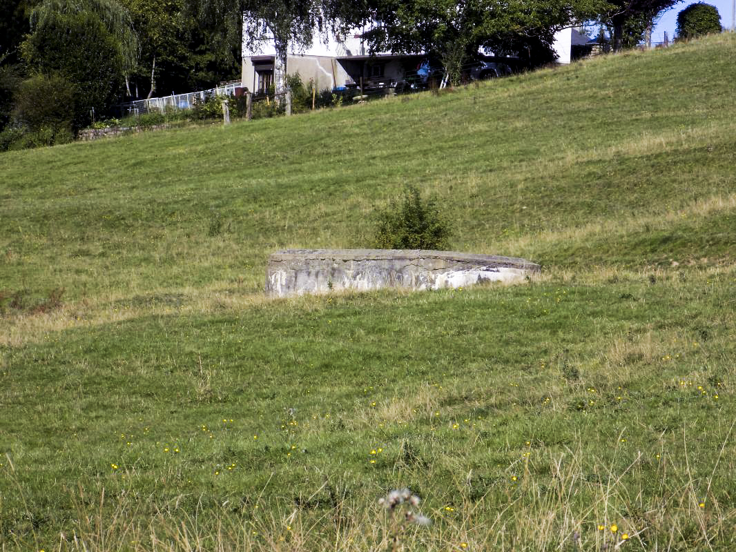 Ligne Maginot - 5 - BELLEVUE SUD - (Blockhaus pour arme infanterie) - Vue vers le nord-est, le bloc 6 - R Tucker