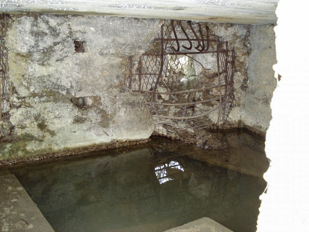 Ligne Maginot - 7BIS - EST DE FRENOIS - (Blockhaus pour canon) - L'interieur, droit - R Tucker