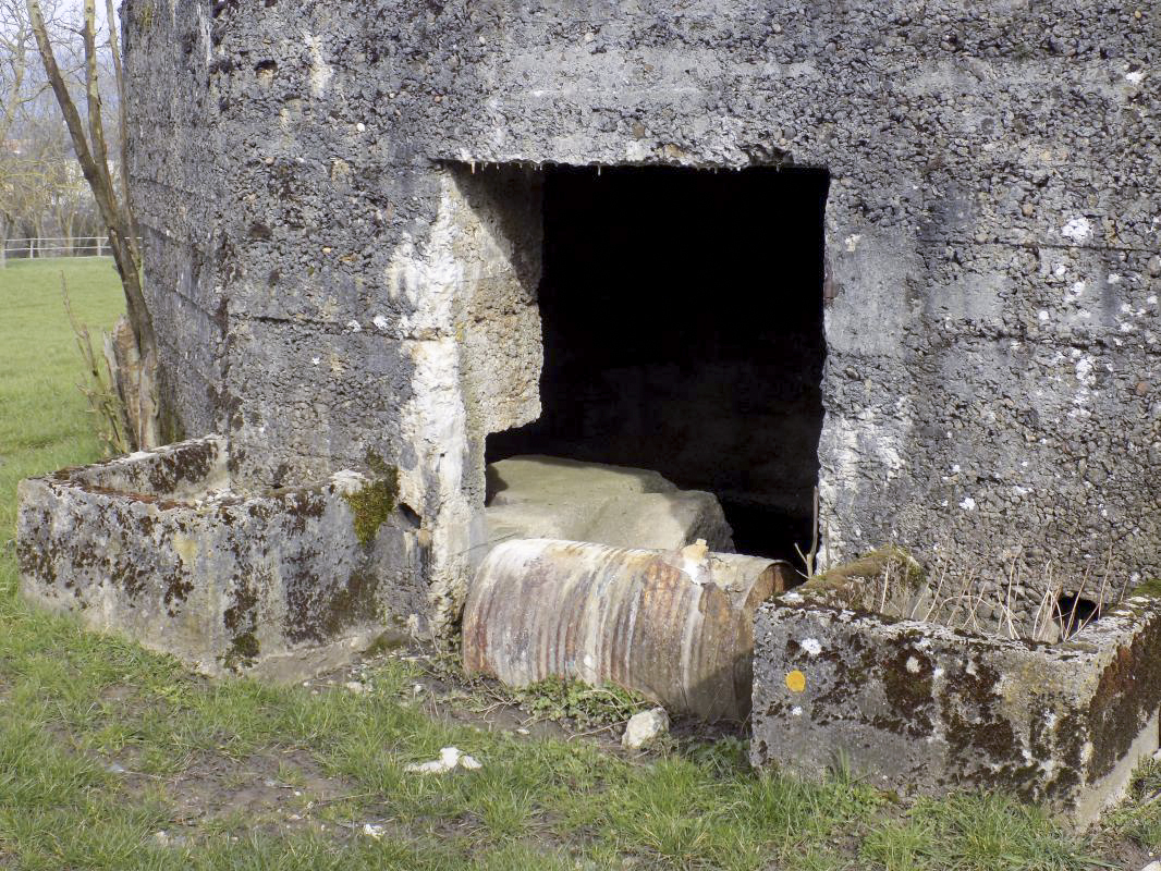 Ligne Maginot - 7TER - RESERVOIR DE FRENOIS - (Blockhaus pour canon) - L'entrée - R Tucker