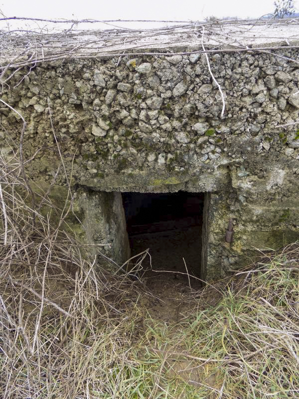 Ligne Maginot - 19 - LA SOCQUE NORD - (Blockhaus pour arme infanterie) - L'arrière, l'entrée hommes - R Tucker