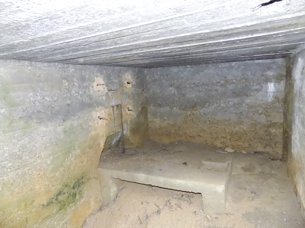 Ligne Maginot - 19 - LA SOCQUE NORD - (Blockhaus pour arme infanterie) - Faces frontale et droite - R Tucker