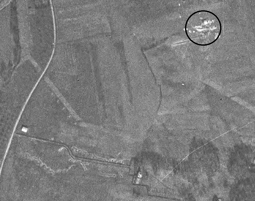Ligne Maginot - 104 - SEDAN SUD - (Blockhaus lourd type STG / STG-FCR - Double) - Le blockhaus en Mars 1940.
Les fouilles sont en cours. - IGN - Géoportail 1940