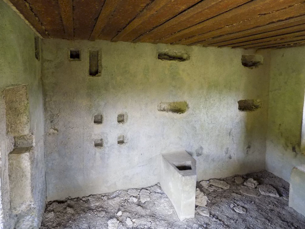 Ligne Maginot - 202 - LA NIVRAGNE EST - (Blockhaus pour canon) - L'intérieur du blockhaus
Face gauche - R Tucker
