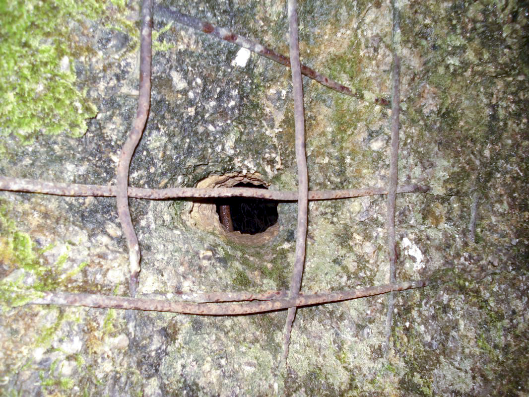 Ligne Maginot - B - LA MALADRERIE OUEST - (Blockhaus pour canon) - Impact d'obus de 88mm - R Tucker