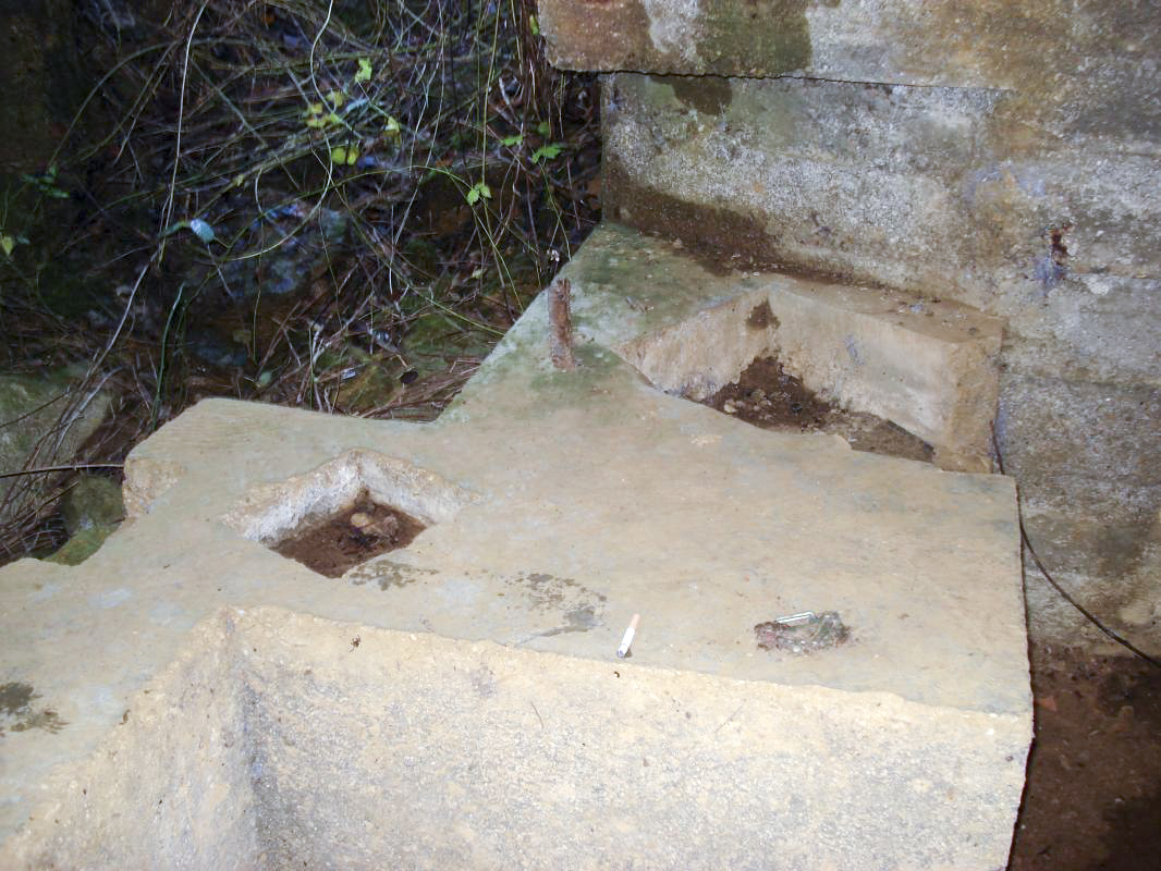 Ligne Maginot - F - LA MACHERE - (Blockhaus pour canon) - Positions pour pieds AC 25mm ou 37mm - R Tucker