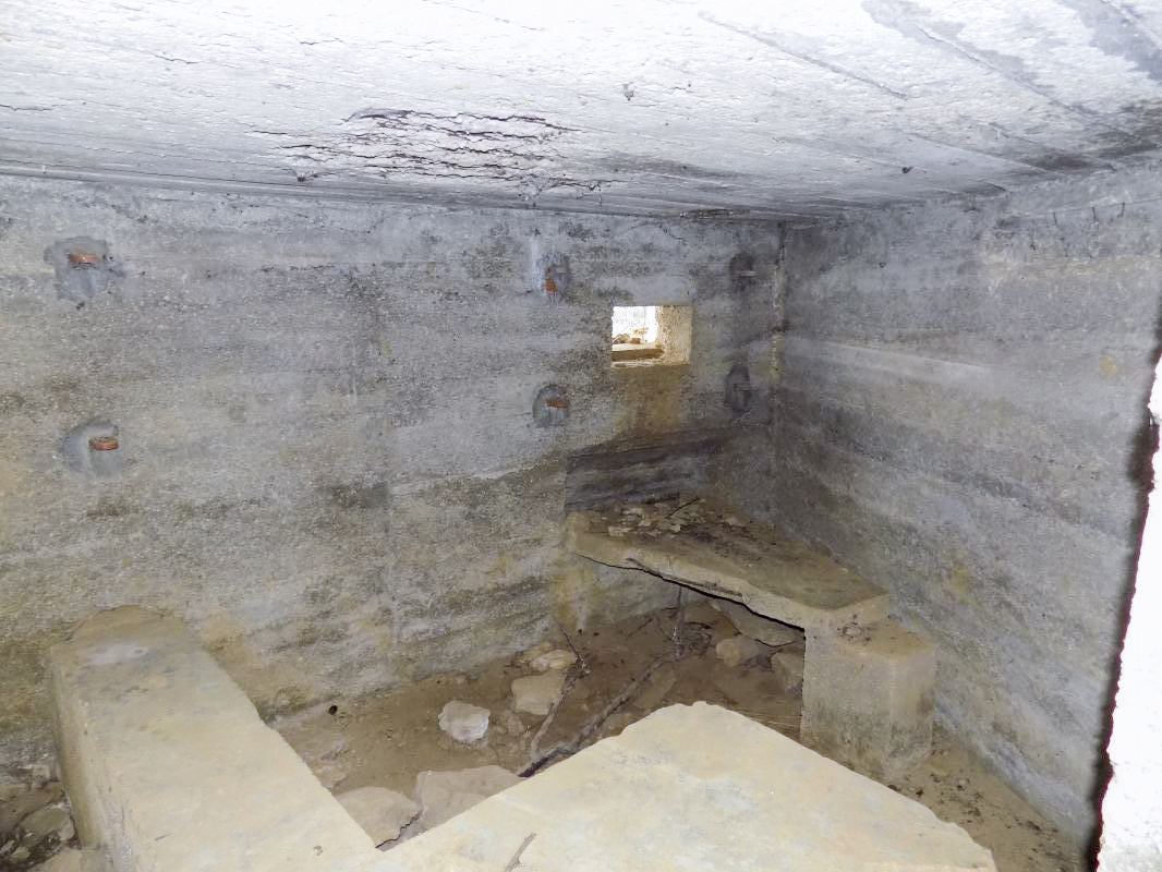 Ligne Maginot - F - LA MACHERE - (Blockhaus pour canon) - Créneau Hotchkiss, face droite - R Tucker