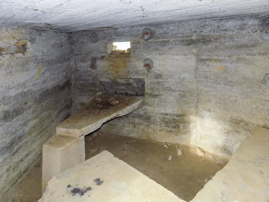 Ligne Maginot - F - LA MACHERE - (Blockhaus pour canon) - Créneau Hotchkiss, face gauche - R Tucker