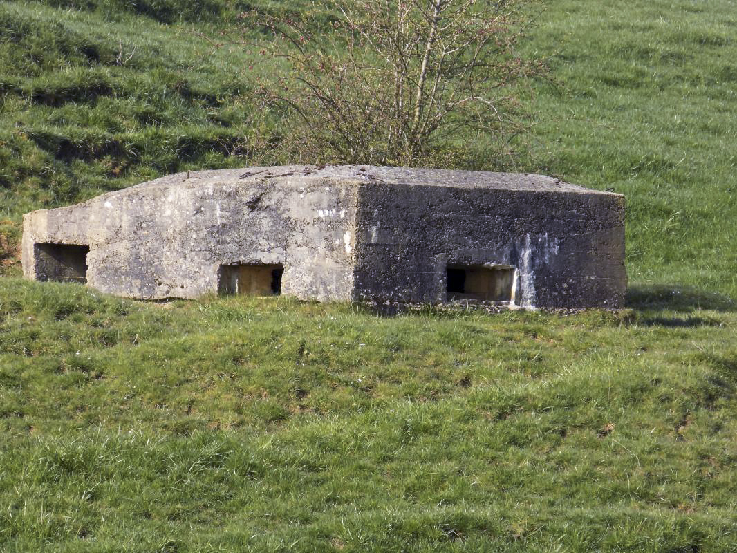 Ligne Maginot - C - CHATEAU DU LIRRY - (Blockhaus pour arme infanterie) - Face frontale, droite - R Tucker