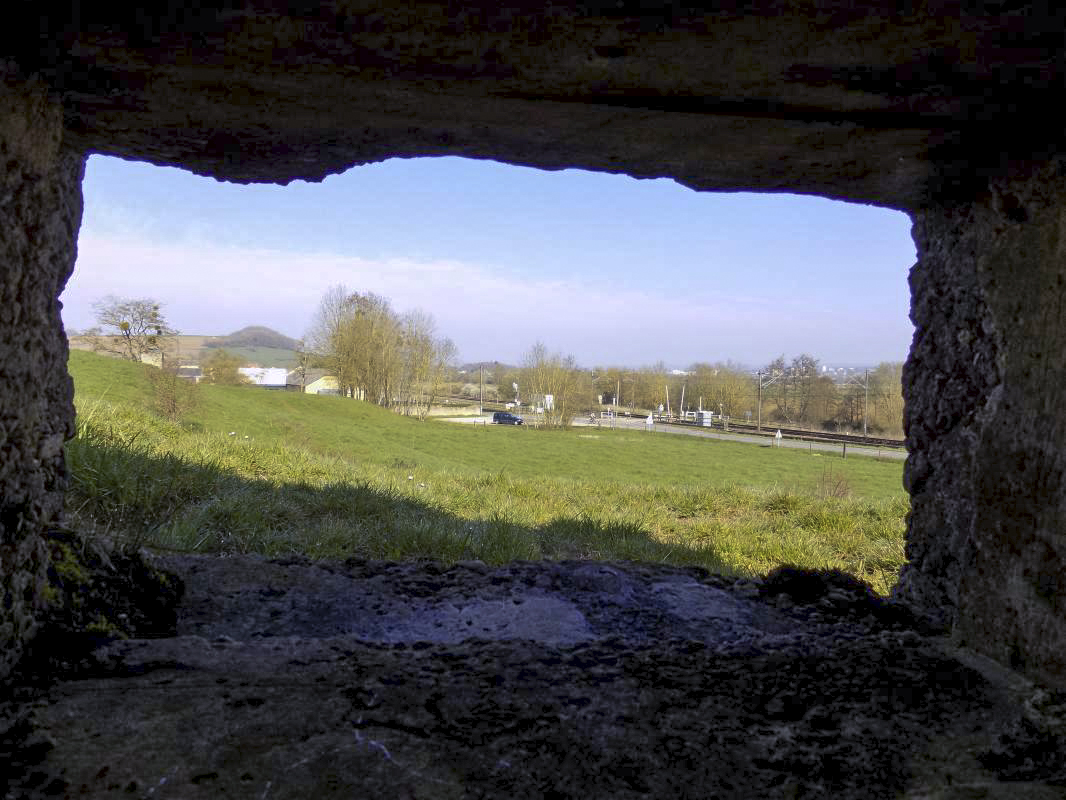Ligne Maginot - C - CHATEAU DU LIRRY - (Blockhaus pour arme infanterie) - Vue vers le nord - R Tucker