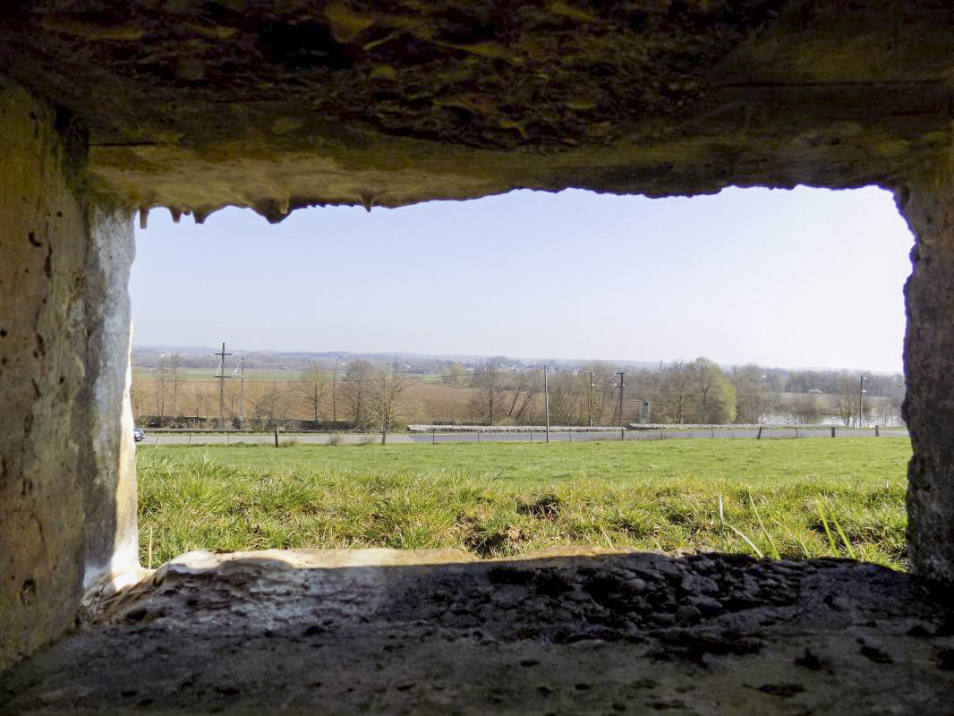 Ligne Maginot - C - CHATEAU DU LIRRY - (Blockhaus pour arme infanterie) - Vue vers le nord-est - R Tucker
