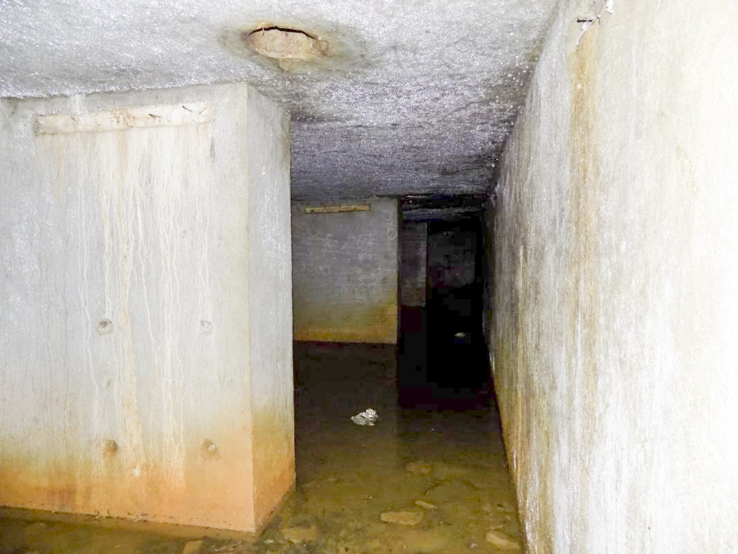 Ligne Maginot - CHAUMONT (SOUS-SECTEUR SEDAN - 147° RIF) - (PC de Sous-Secteur) - Couloir des 4 salles - R Tucker