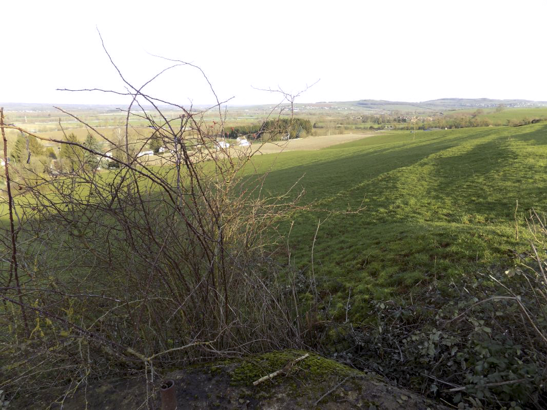 Ligne Maginot - R2 - RESERVOIR DU PAQUIS CENTRE - (Blockhaus pour arme infanterie) - Vue vers l'est, Mairy - R Tucker