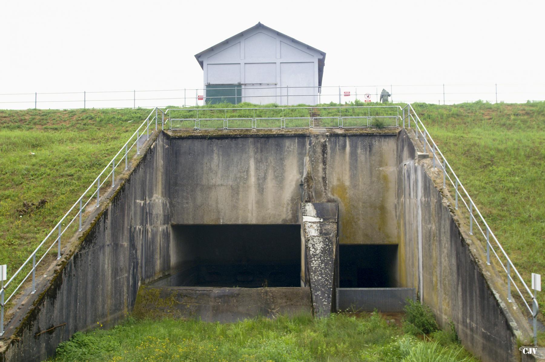 Ligne Maginot - RESERVOIR DE DIEFENBACH - (Inondation défensive) - Le local des vannes et le passage - Lia VERMEULEN